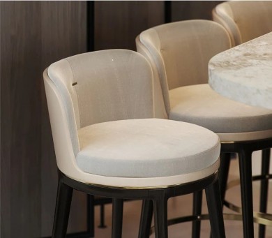 Omar Swivel Stool